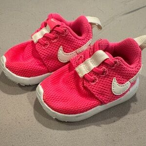 Nike Kids Fuchsia Sneakers